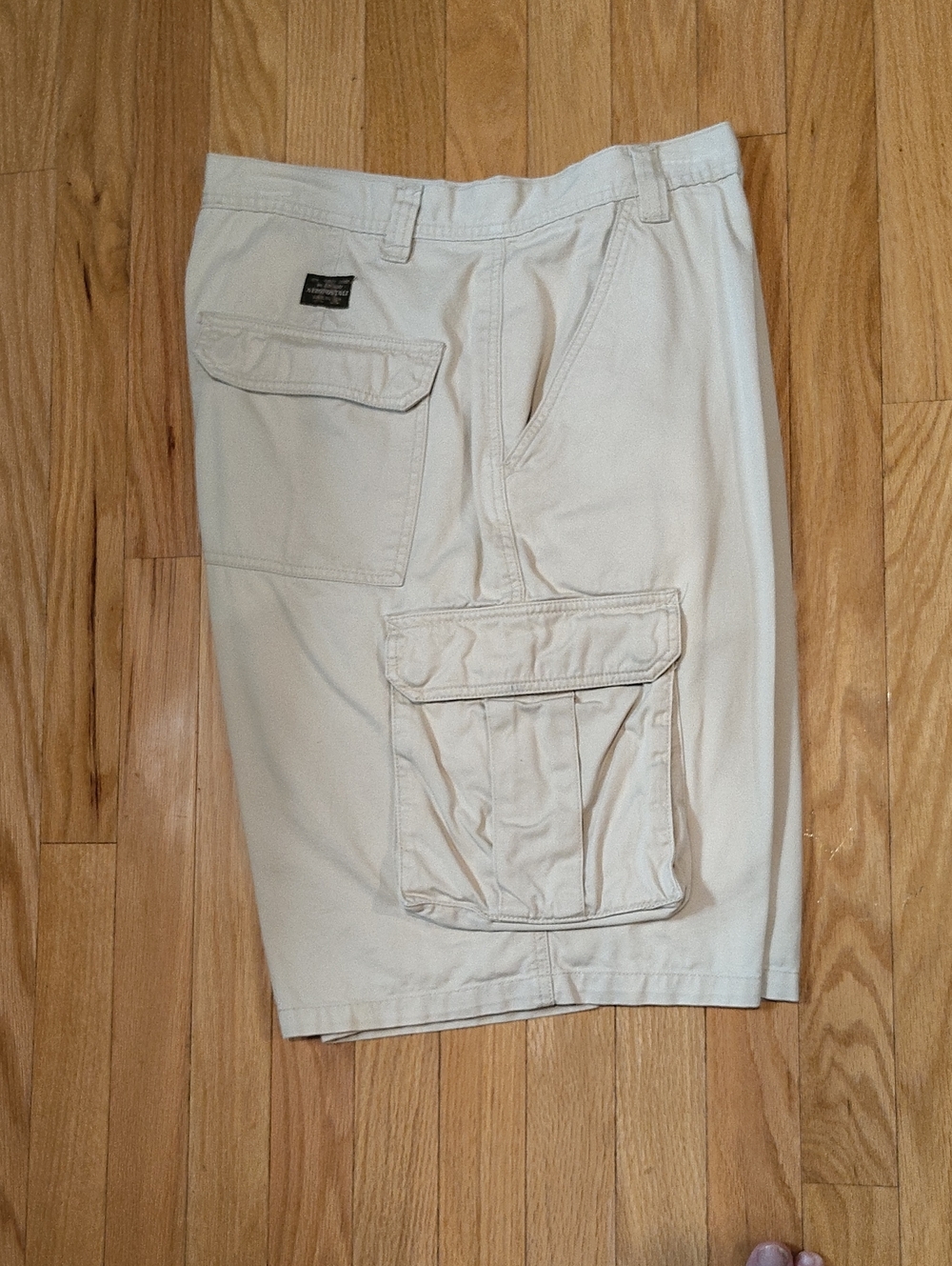 Aeropostale Men's Tan Cargo Shorts with Patch Pockets